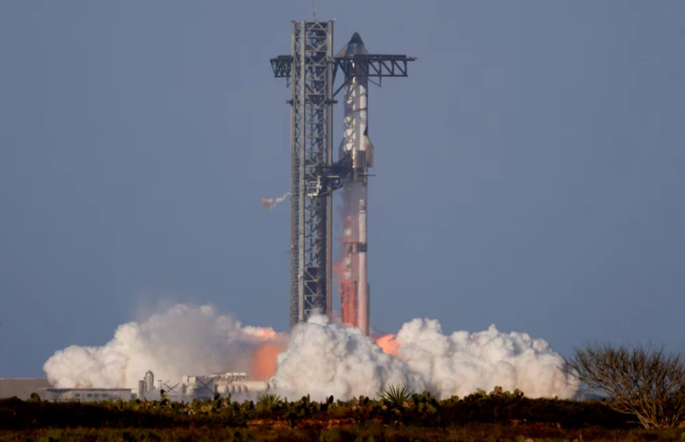 “Elon Musk Announces Starship with Tesla Bot to Reach Mars by End of 2026”